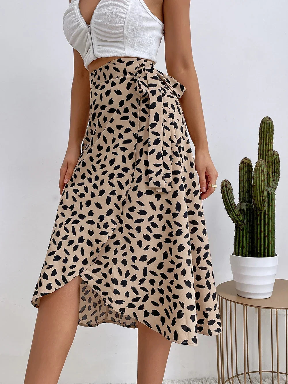 Asymetryczna spódnica midi