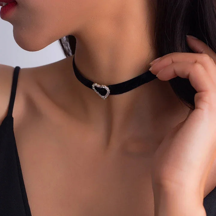 Choker ozdobny z serduszkiem