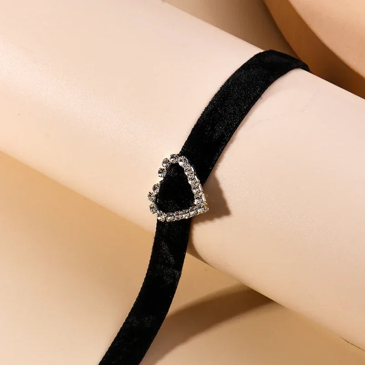Choker ozdobny z serduszkiem