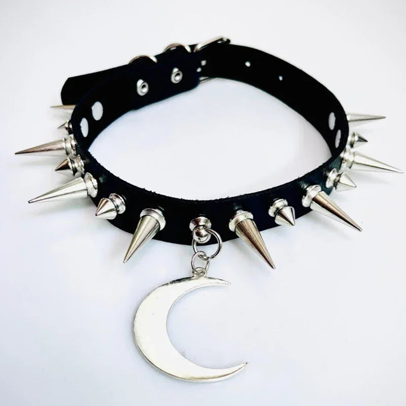 Choker z księżycem