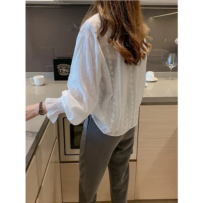 Elegancka bluzka damska z koronką
