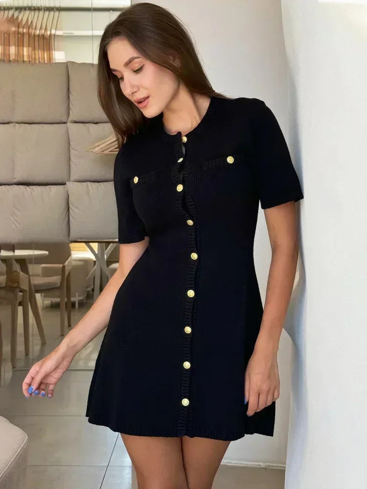 Elegancka dzianinowa sukienka mini