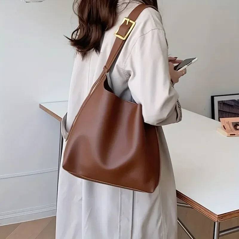 Elegancka torba na ramię z klamrą