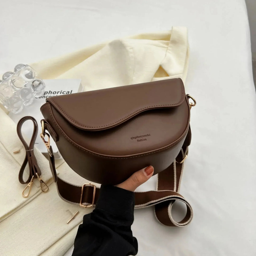 Mała torba crossbody z szerokim paskiem