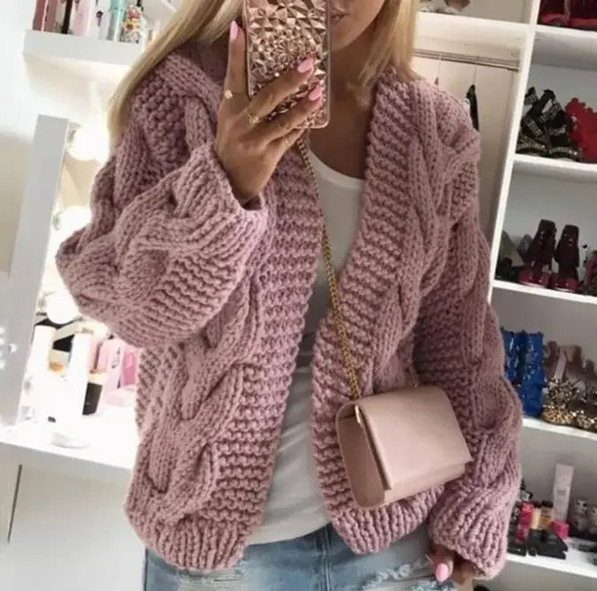 Modny ażurowy sweter damski w jednolitym kolorze